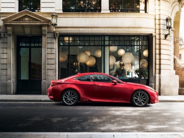 Lexus RC na talerzu?